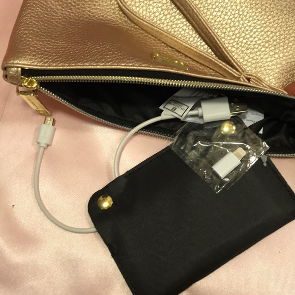 LIZ CLAIBORNE POWER BANK PHONE CHARGING WALLET 📱 - Picture 2 of 7